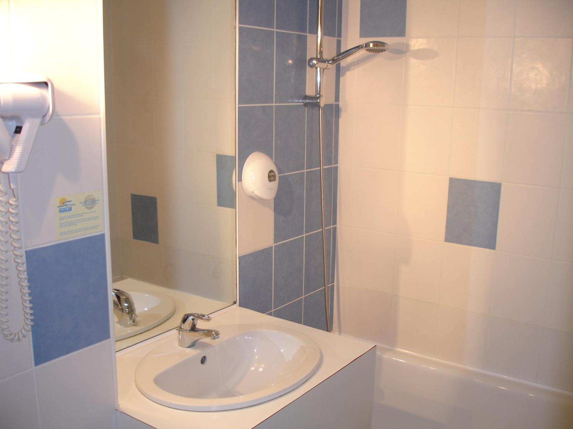 Hotel Agape Niort- Bessines